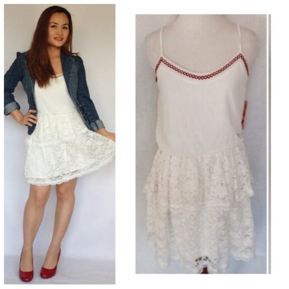 ⬇️White lace dress⬇️
