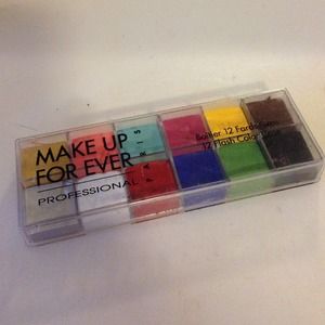 SOLD!! Makeup forever flash color case