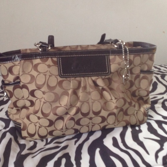 Coach purse... Grab it while u can!