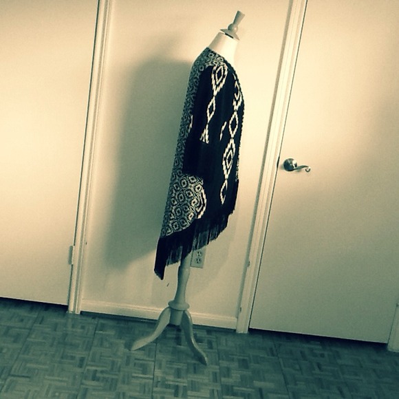 ** SOLD ** FALL TREND Gatsby Glam Kimono + Fringe - Picture 3 of 4