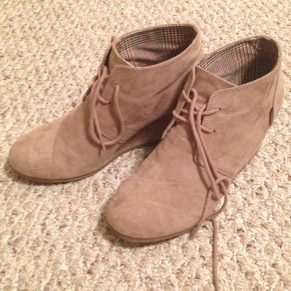 Shoes. Great for leggings season!!!