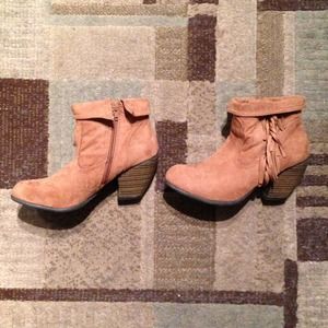 💛Camel Fringe Ankle Boot