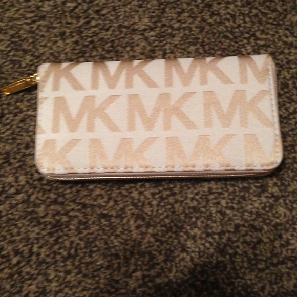 Michael kors wallet
