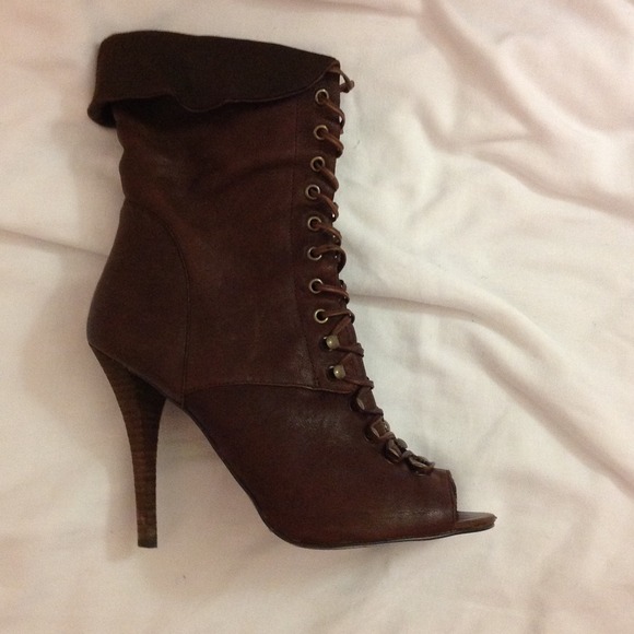 🔱Sold in Bundle🔱Open Toed LaceUp Booties-GUESS - Picture 2 of 3