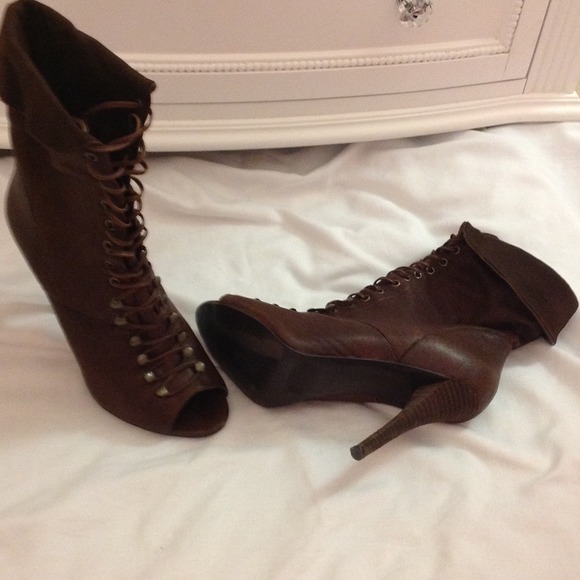 🔱Sold in Bundle🔱Open Toed LaceUp Booties-GUESS - Picture 3 of 3