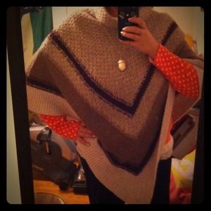 ❗️✋GIFTED✋❗️Knit Sweater poncho shawl cozy