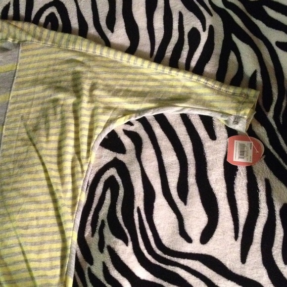 🔴SOLD🔴 Top - Picture 2 of 3