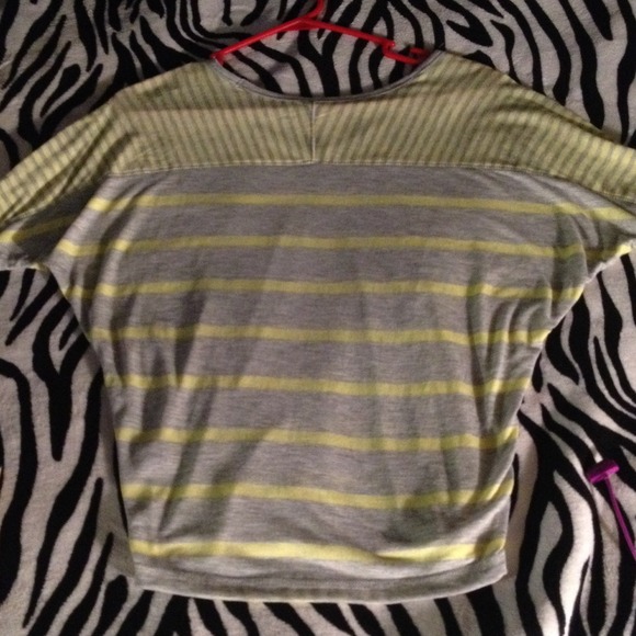 🔴SOLD🔴 Top - Picture 3 of 3