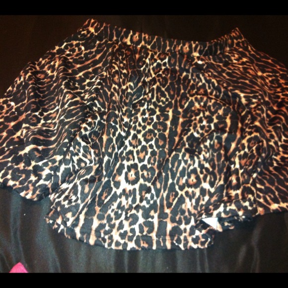💢SOLD💢 Skater style leopard skirt