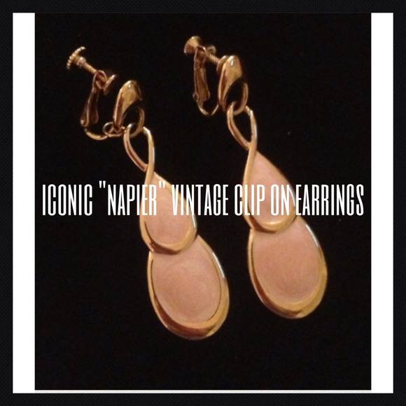 ✂️❌PRICE CUT❌✂️🌟VINTAGE🌟 Clip On Earrings - Picture 1 of 2