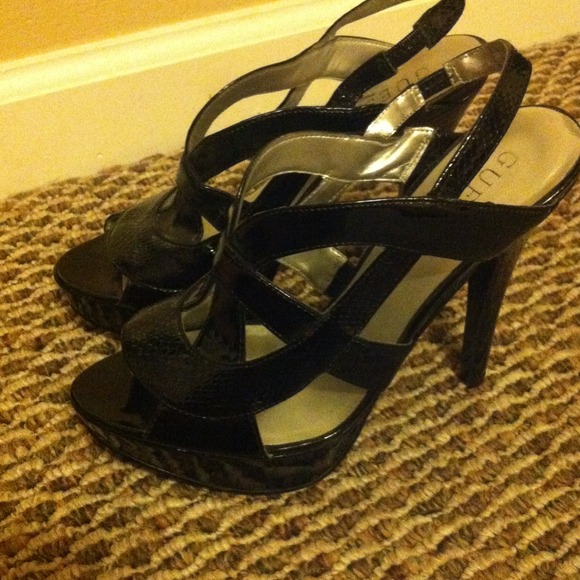 Super cute guess heel's like new! - Picture 2 of 4
