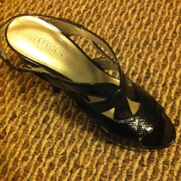 Super cute guess heel's like new! - Picture 3 of 4