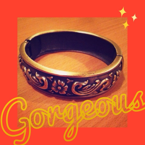 Gold metal bracelet - Picture 1 of 4
