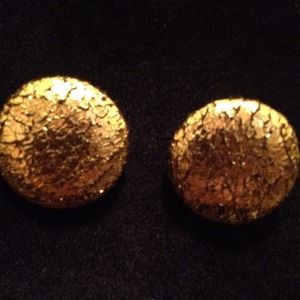 GOLD CRACKLED FLAT STUDS