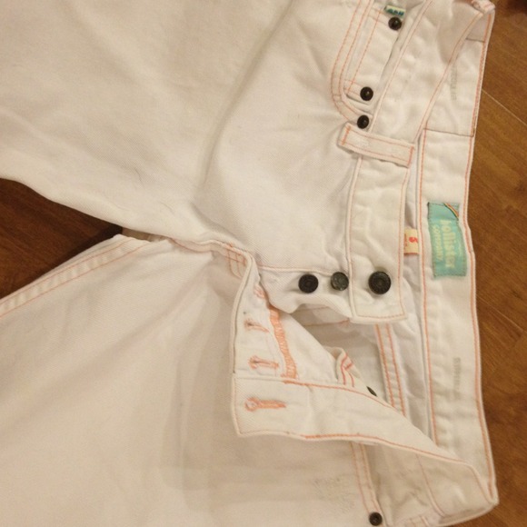 **Sold**White Hollister Capris - Picture 2 of 3