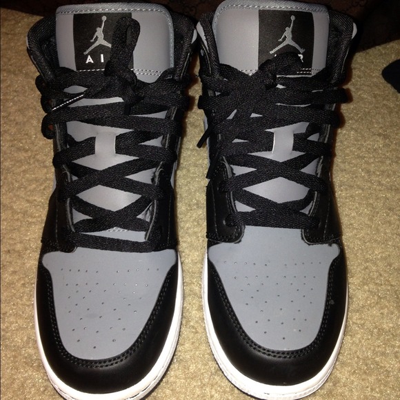 💢SOLD💢Jordan 1 size 7y