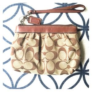 🎉SALE🎉Classic Coach Wristlet Clutch