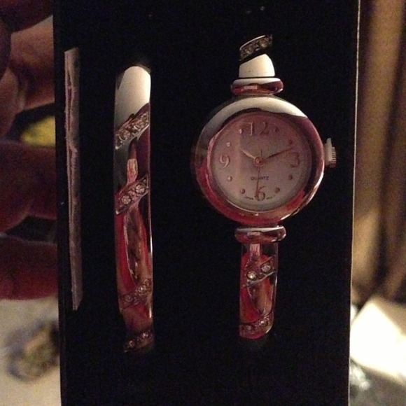 A gorgeous" Quarts Set SOLD SOLD FOR @jaefacio !!!