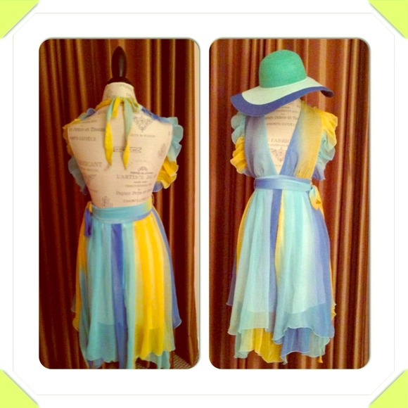 Blue n yellow dress... So classy!!👗👗👗