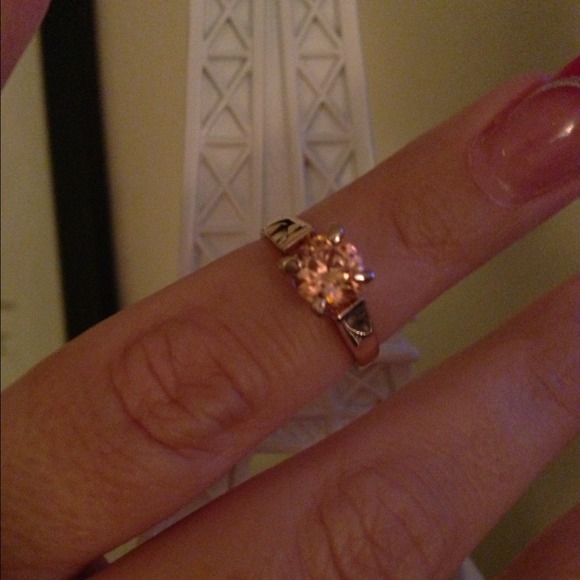 Beautiful right hand ring. - Picture 2 of 4