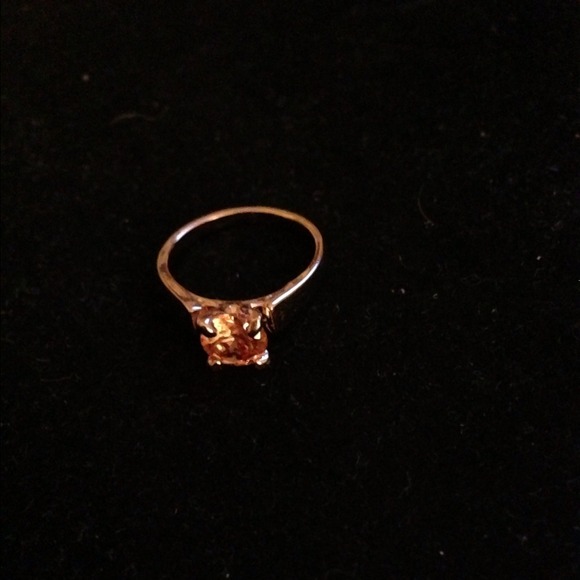 Beautiful right hand ring. - Picture 3 of 4