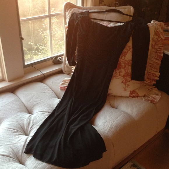 SALE! Armani LBD with beautiful ruched bodice. - Picture 3 of 5