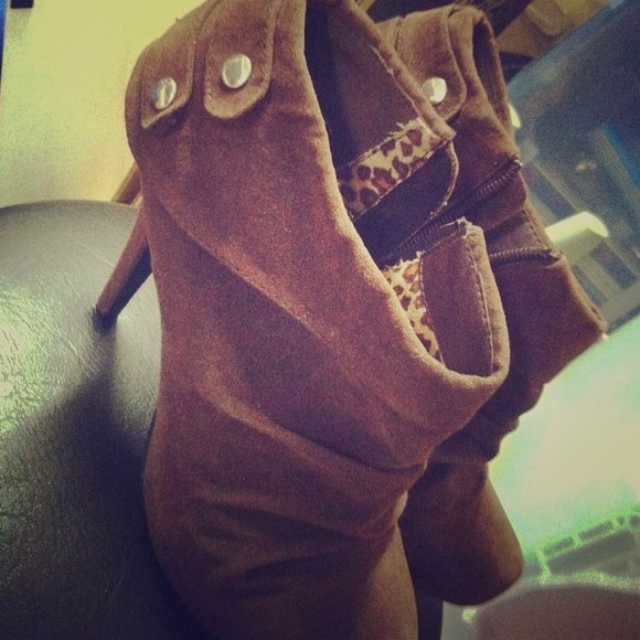 Brown High Heel Boots 👠💕