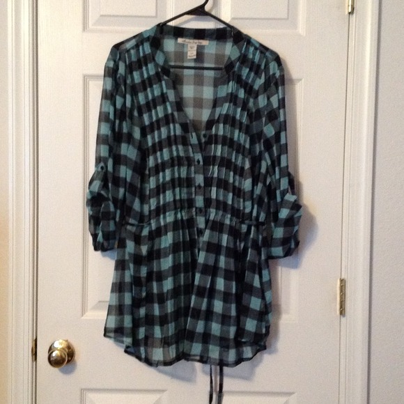 Cute blue and black checkered top