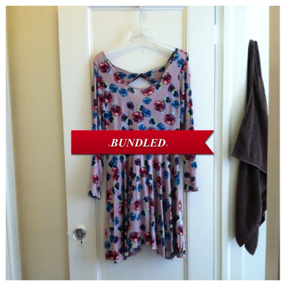 🎀SOLD in bundle🎀 Floral Open Back Skater Dress