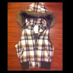 💢SOLD IN BUNDLE💢 Plaid Faux Fur Hooded Vest