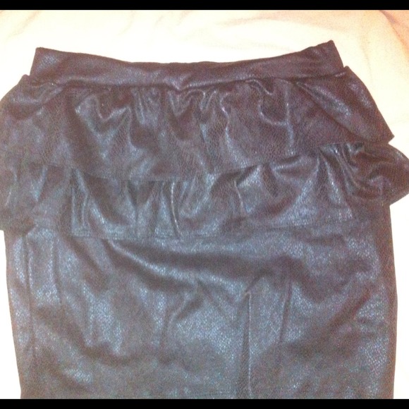 🚫SOLD🚫Python Peplum Skirt - Picture 3 of 4