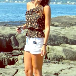 ⚠️ON HOLD @marekh1996⚠️One Shouldered Floral Top