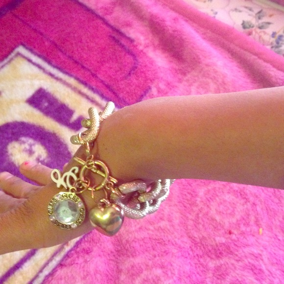 Chunky GUESS bracelet