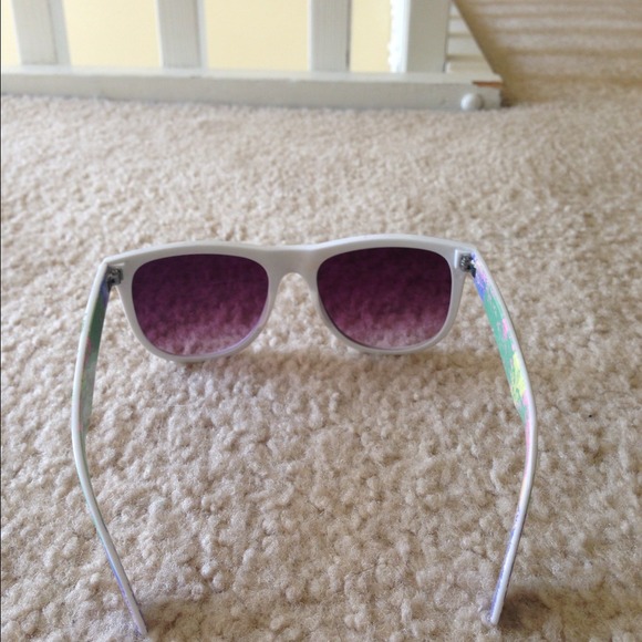 Sunglasses - Picture 3 of 3