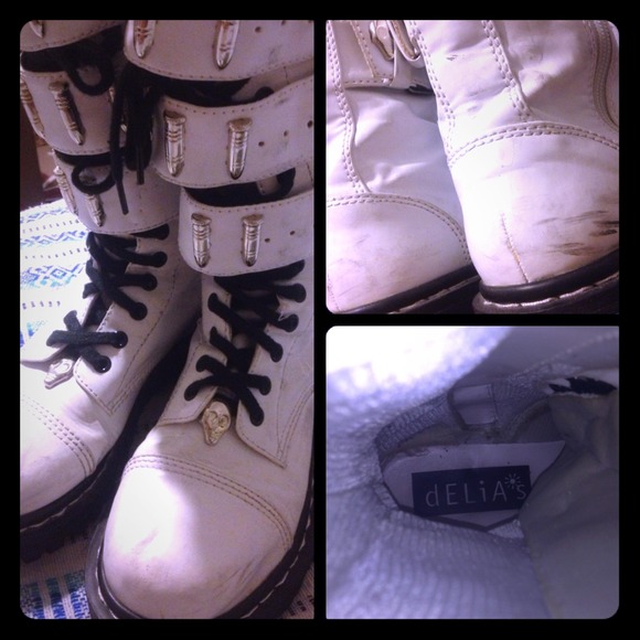 ✋Reserved✋White combat boots
