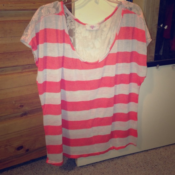 🚫SOLD🚫Coral striped top with lace back