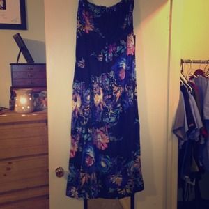 🚫sold in bundle🚫Floral  strapless maxi dress