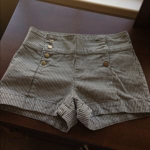 SOLD ❌❌❌High waisted pin stripe shorts