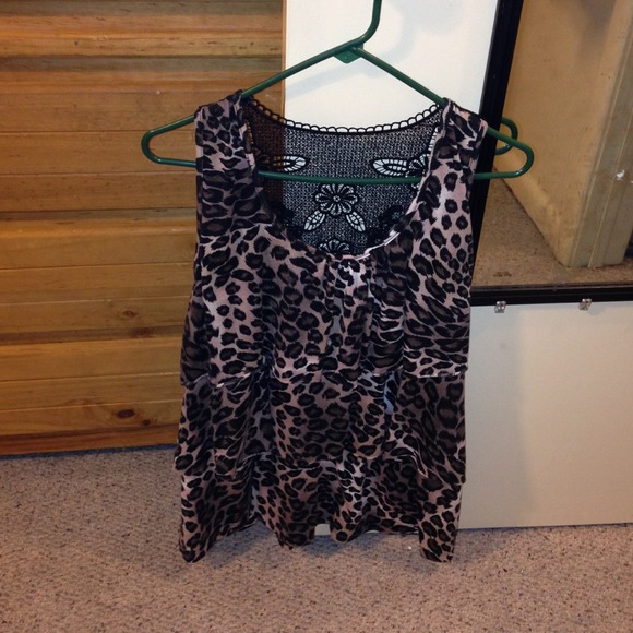 🚫SOLD🚫Leopard print layered tank with lace back