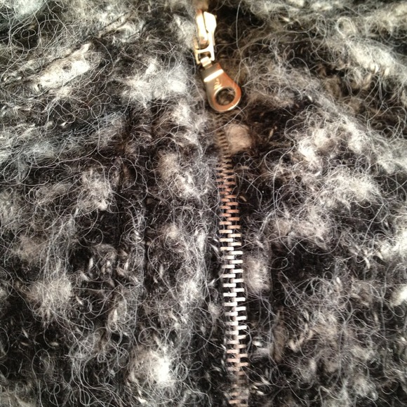 SOLD 🌷HOST PICK🌷Grey ruffled zippered sweater - Picture 3 of 3