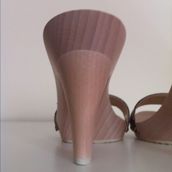 ⛔SOLD⛔New!!Never used!!! Authentic Gucci Sandals - Picture 3 of 4