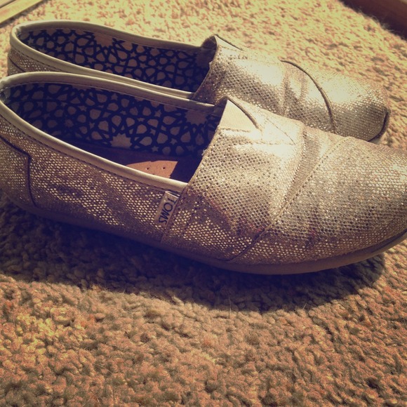 Silver Sparkle TOMS ❌❌TRADED ❌❌