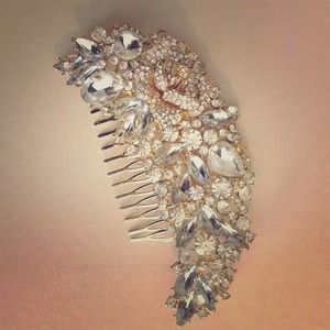 Jewel encrusted rinestone hair comb.