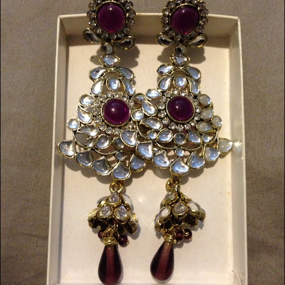 ❌SOLD❌ Purple stone pakistani style earrings.
