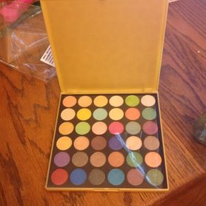 Crown Brush 36 shimmer eyeshadow palette