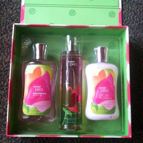 Bath and Body Works Gift Box (Sweet Pea)