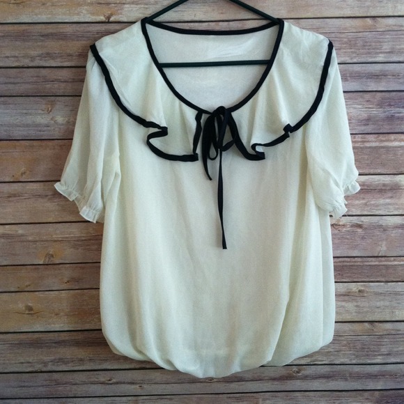 Tops - ❌BUNDLED❌🎉Host Pick🎉Creme and Navy blouse