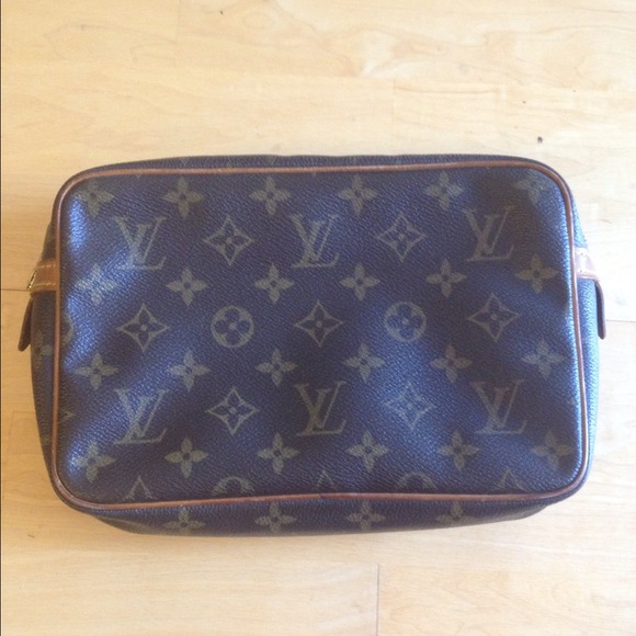 Louis Vuitton Clutches & Wallets - 💯Authentic Louis Vuitton Travel/Makeup Pouch