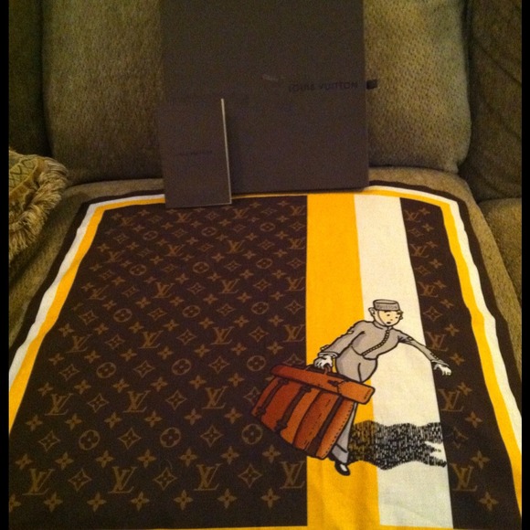 🌞Louis Vuitton Scarf🌞SOLD - Picture 2 of 4