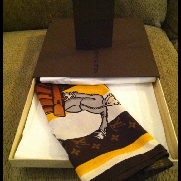 🌞Louis Vuitton Scarf🌞SOLD - Picture 4 of 4